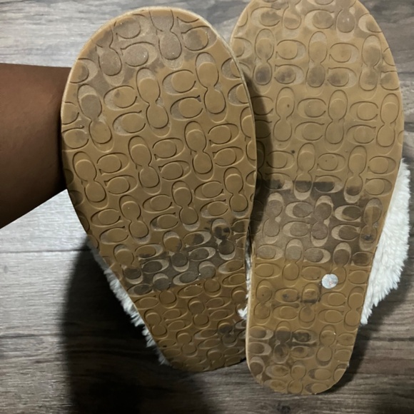 Authentic coach slippers size 8 - Picture 3 of 5